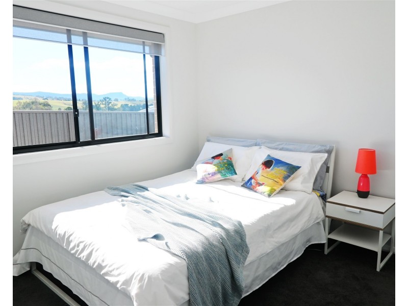 13 Dairyman Place, Calderwood NSW 2527