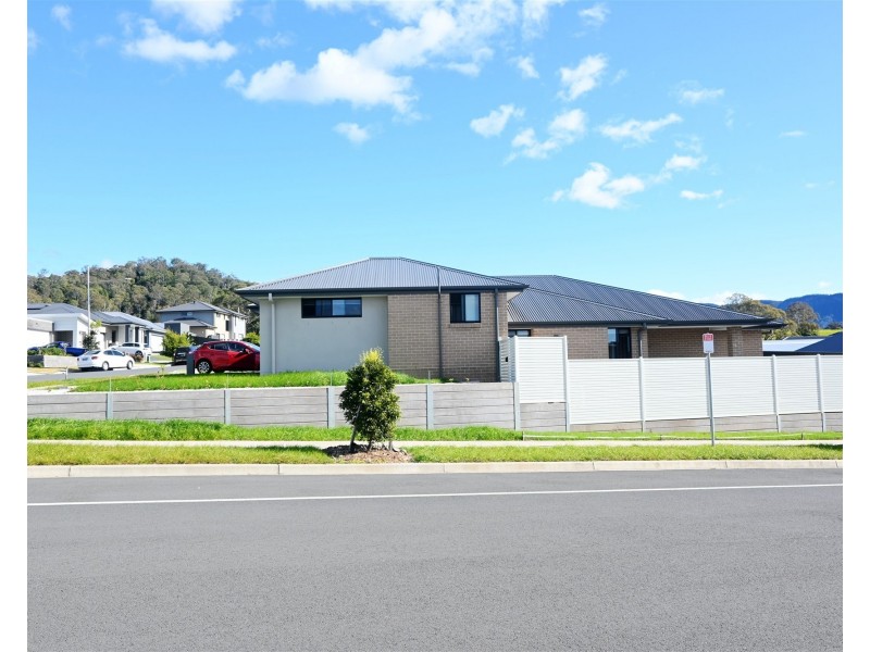 13 Dairyman Place, Calderwood NSW 2527