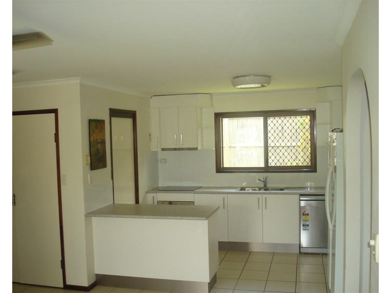 8 Mayfair Drive, Browns Plains QLD 4118