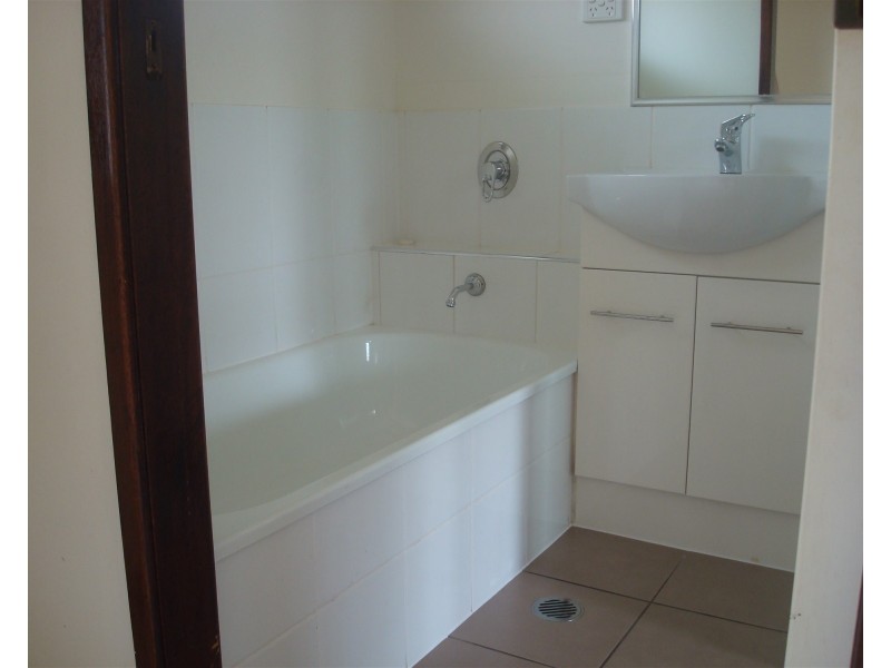 8 Mayfair Drive, Browns Plains QLD 4118