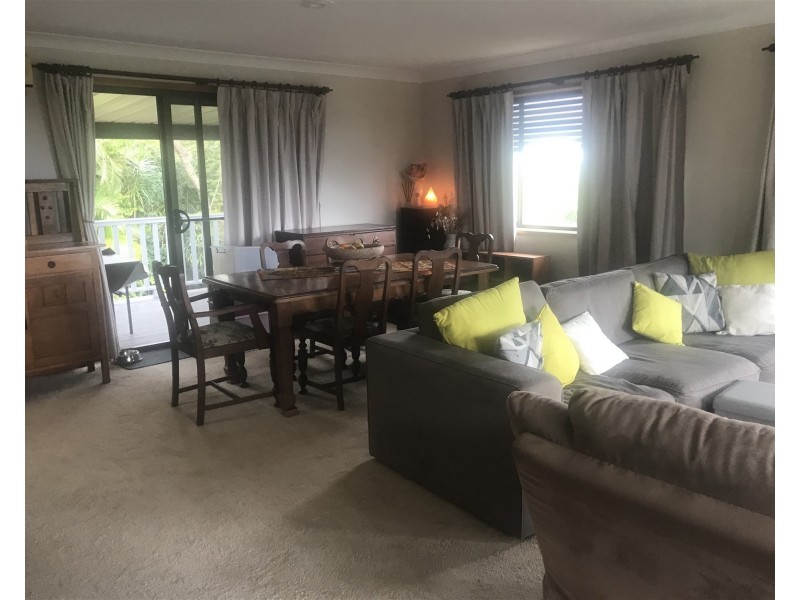 27 Birnam Ave, Banora Point NSW 2486