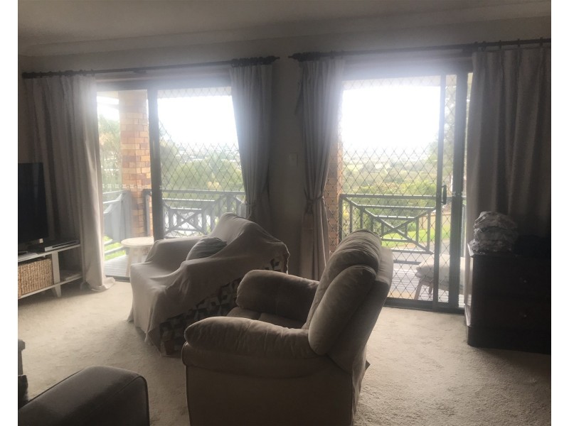 27 Birnam Ave, Banora Point NSW 2486