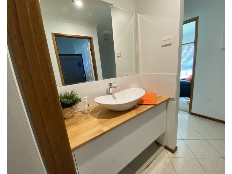 22 Peters Road, Glass House Mountains QLD 4518