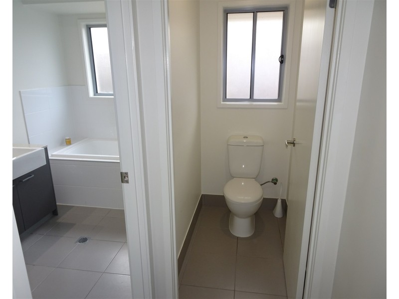 90 Brookside Circuit, Ormeau QLD 4208