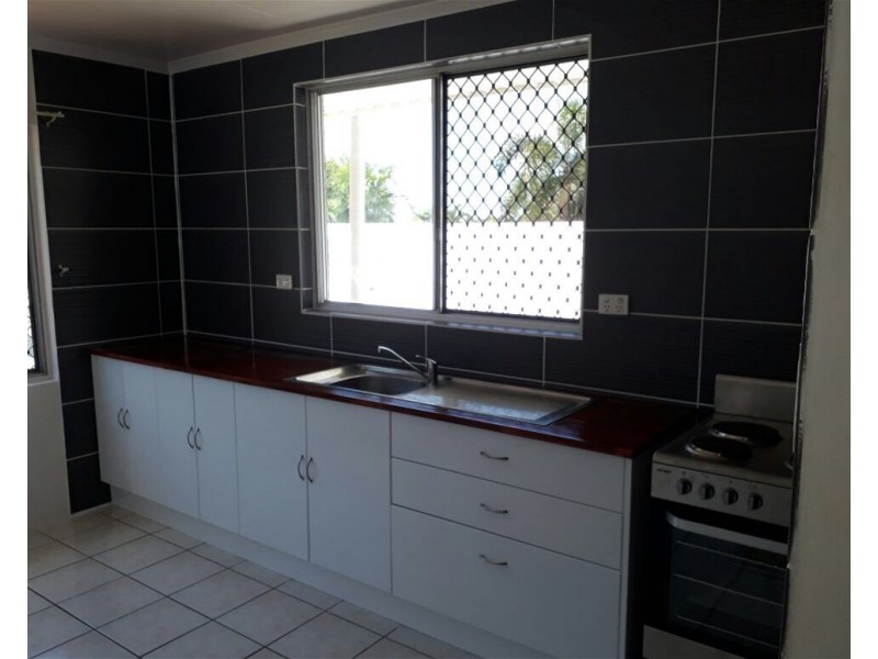 1/180 McManus st, Whitfield QLD 4870