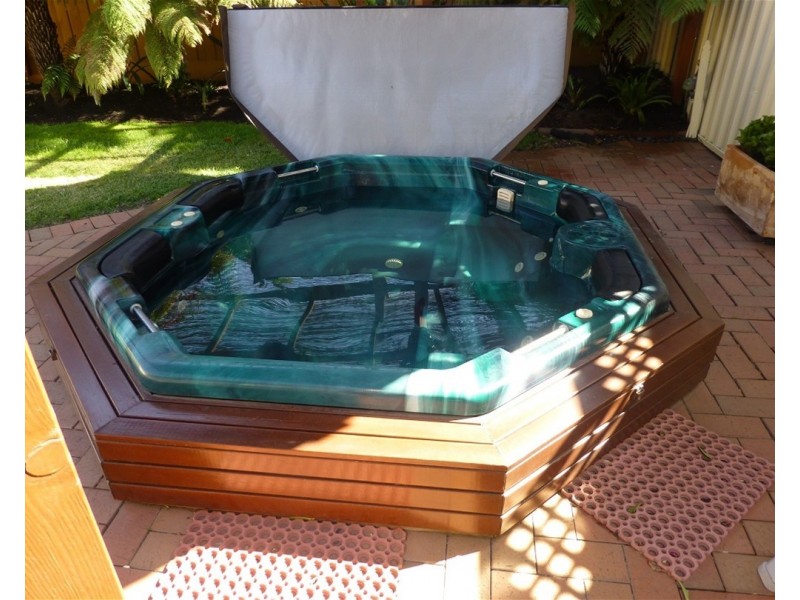 10 Terront Court, Deer Park VIC 3023