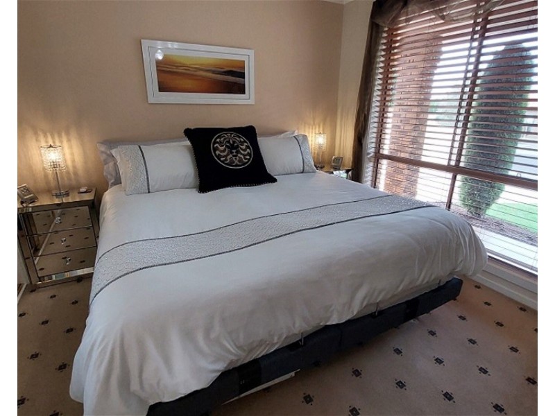 10 Terront Court, Deer Park VIC 3023