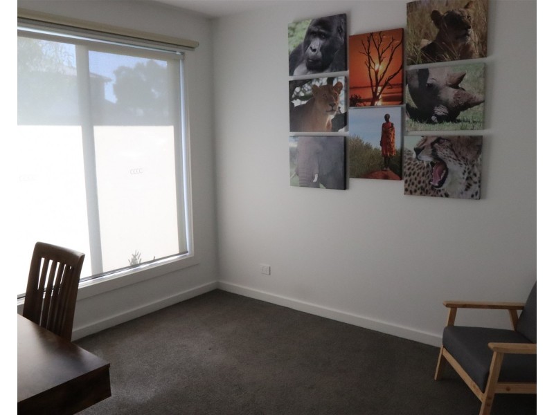 2/15-17 Curie Avenue, Oak Park VIC 3046