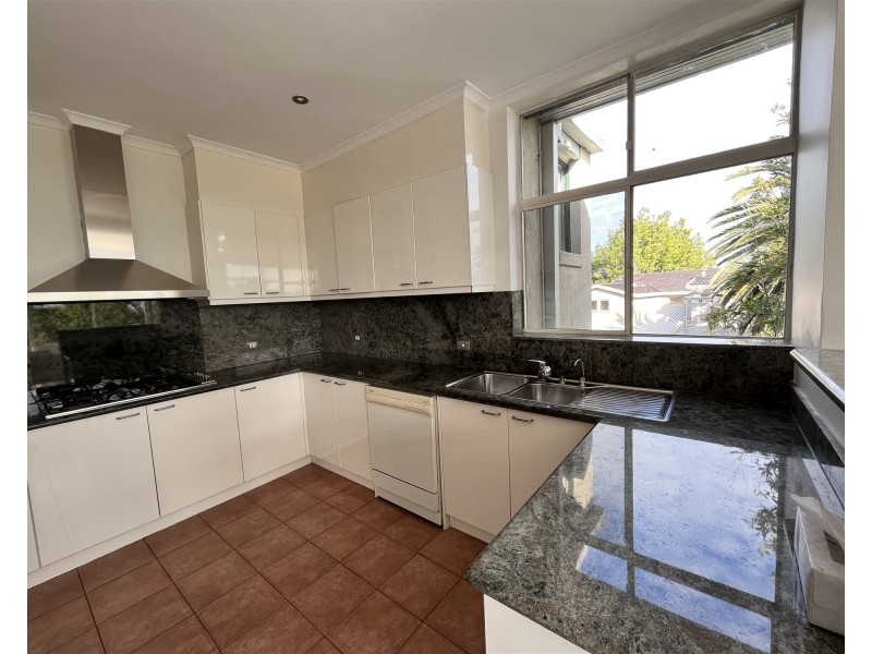 12 Matlock Court, Caulfield North VIC 3161