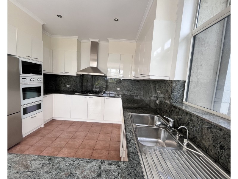 12 Matlock Court, Caulfield North VIC 3161