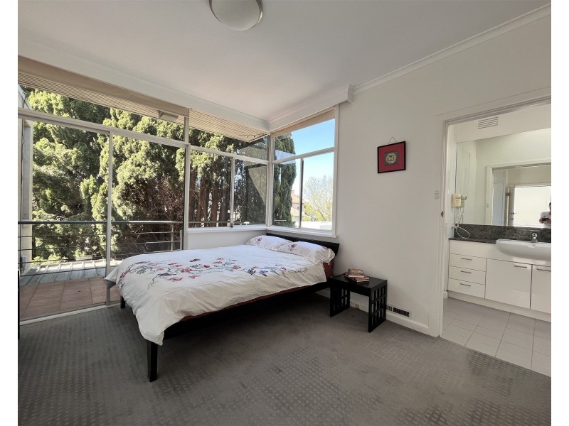 12 Matlock Court, Caulfield North VIC 3161