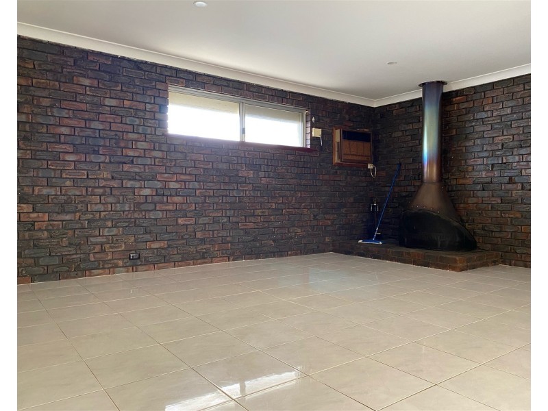 27 Holling street, Maddington WA 6109