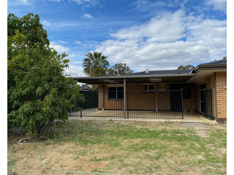 27 Holling street, Maddington WA 6109