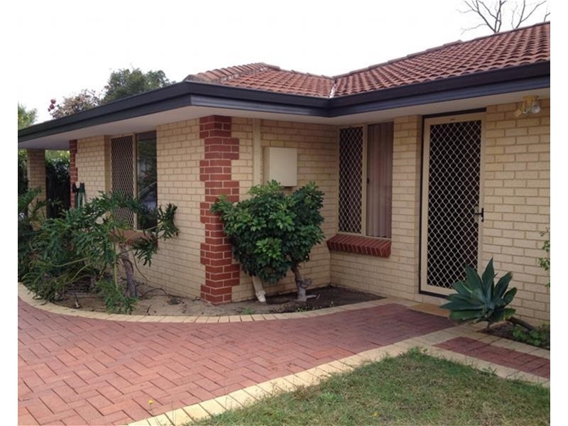 32B Rennie Cres, Hilton WA 6163