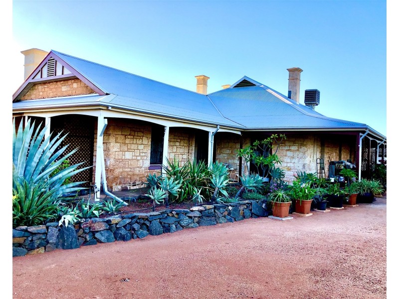14  Richmond street, Cue WA 6640