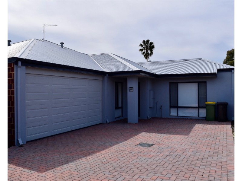 8A Wicklow St, Thornlie WA 6108