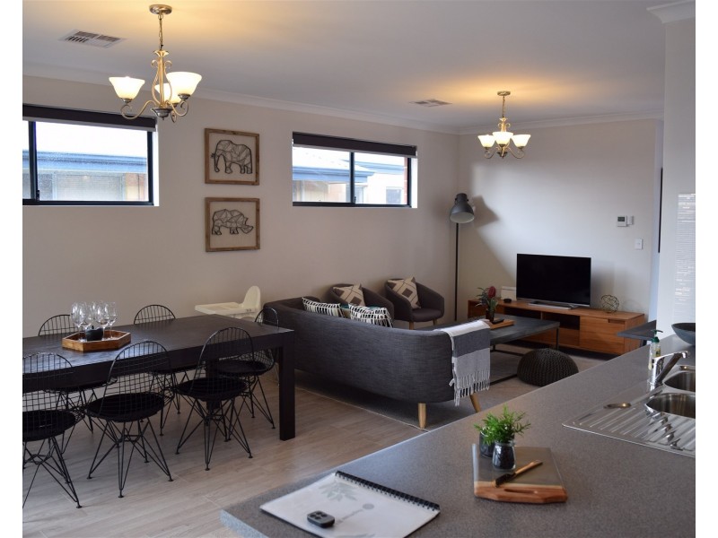 8A Wicklow St, Thornlie WA 6108