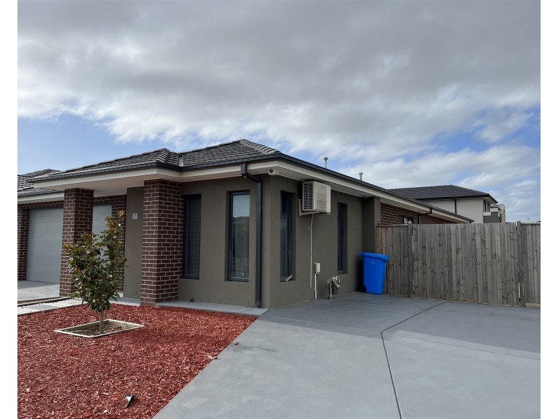 47 Warmbrunn Crescent, Berwick VIC 3806