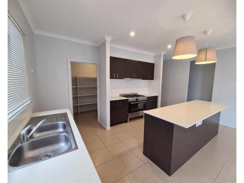 47 Warmbrunn Crescent, Berwick VIC 3806