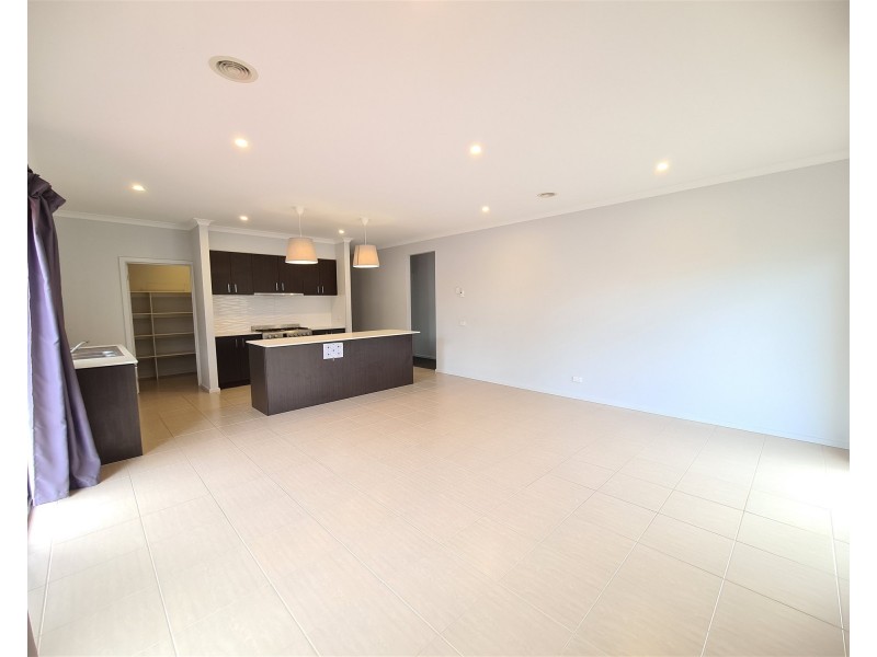 47 Warmbrunn Crescent, Berwick VIC 3806