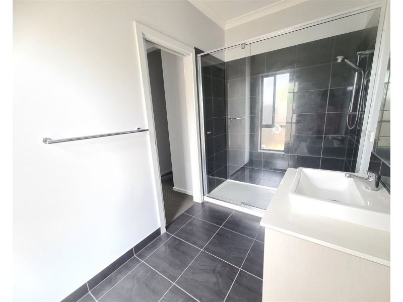 47 Warmbrunn Crescent, Berwick VIC 3806