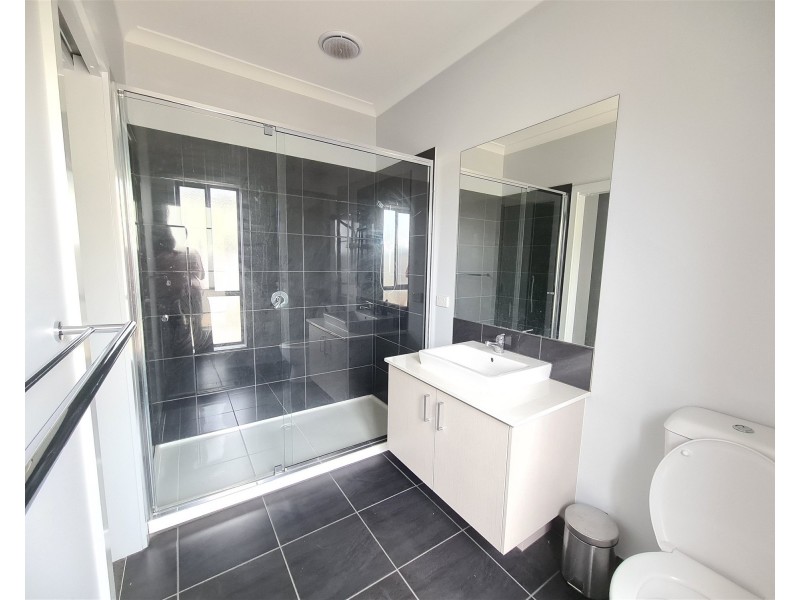 47 Warmbrunn Crescent, Berwick VIC 3806