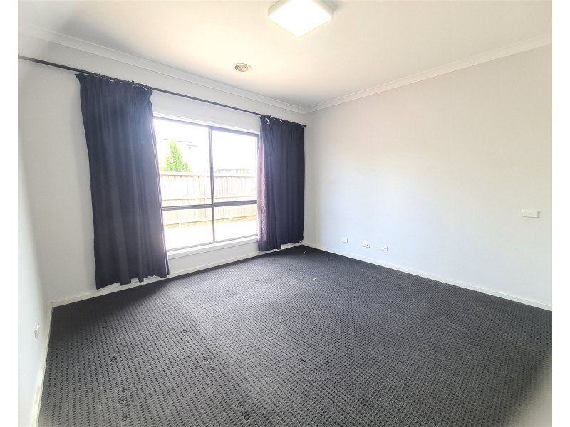 47 Warmbrunn Crescent, Berwick VIC 3806