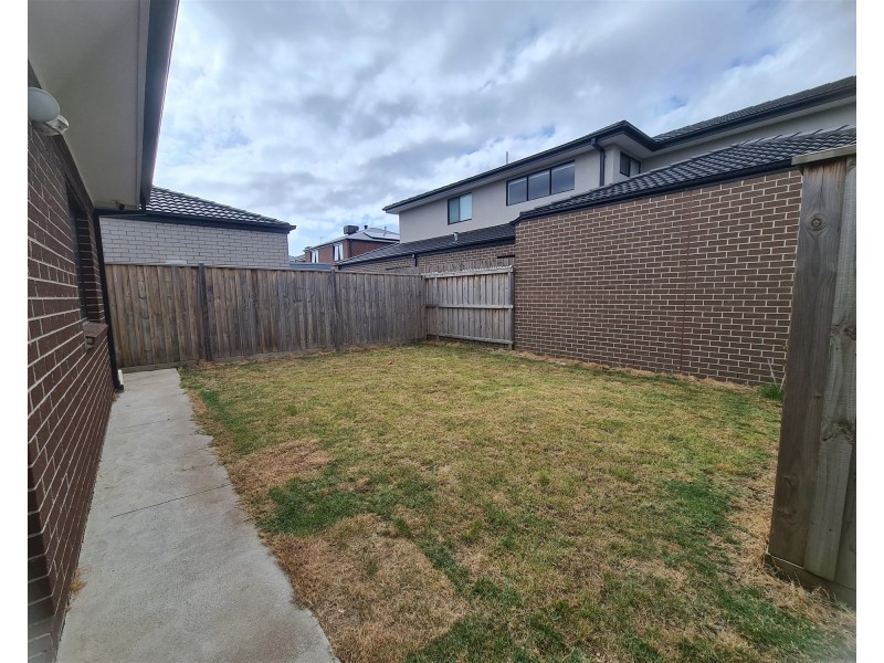 47 Warmbrunn Crescent, Berwick VIC 3806