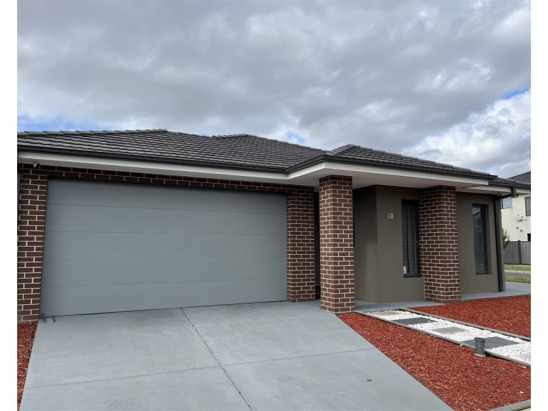 47 Warmbrunn Crescent, Berwick VIC 3806