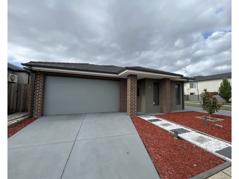 47 Warmbrunn Crescent, Berwick VIC 3806