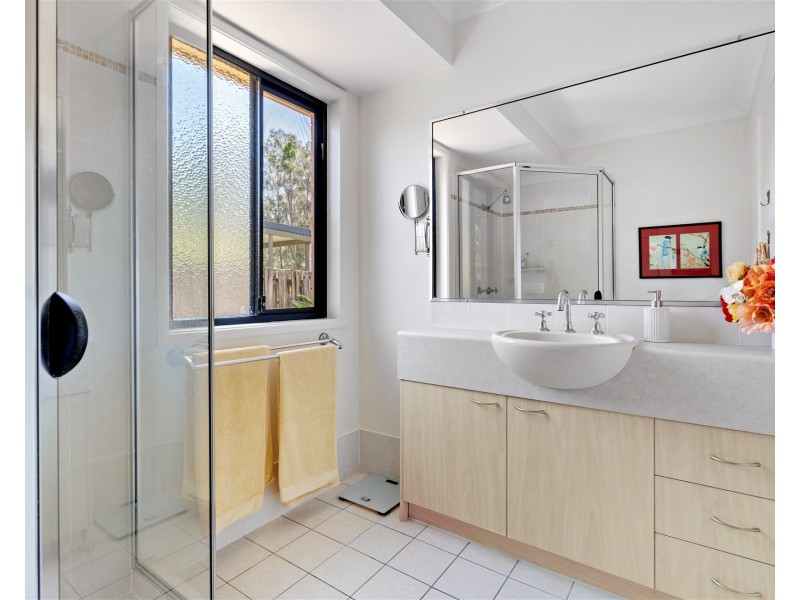 34 Greenbank Circuit, Carrara QLD 4211