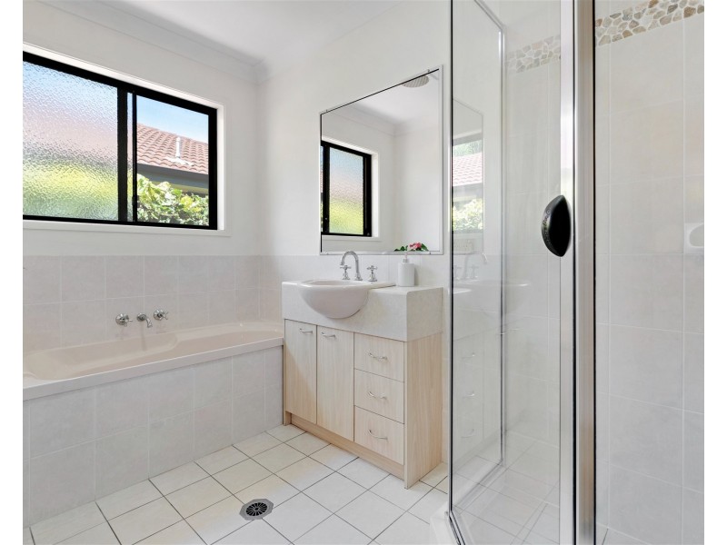 34 Greenbank Circuit, Carrara QLD 4211