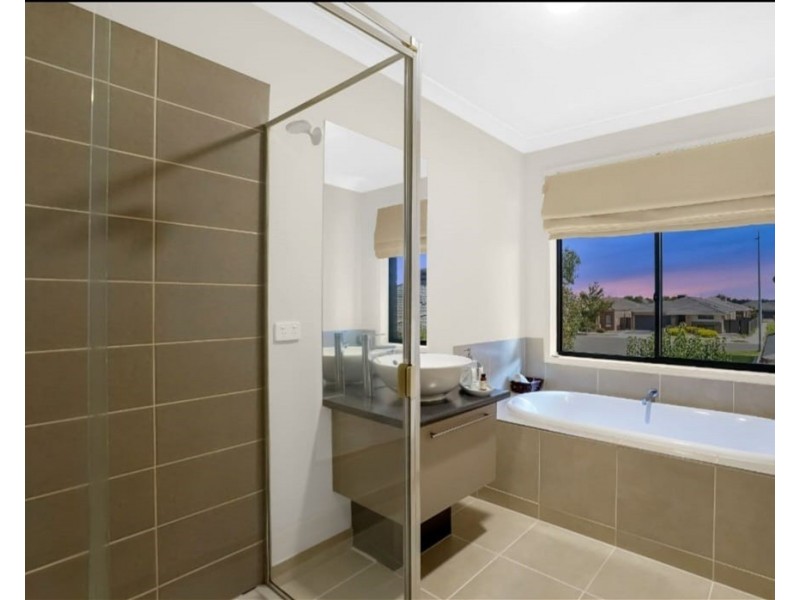 1 Tamborine Avenue, Point Cook VIC 3030