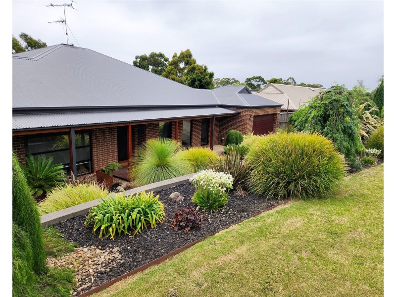 45 Fairway Drive, Newborough VIC 3825