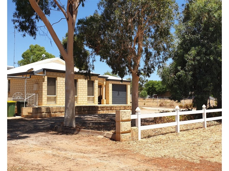 90  Withers Street, Northam WA 6401