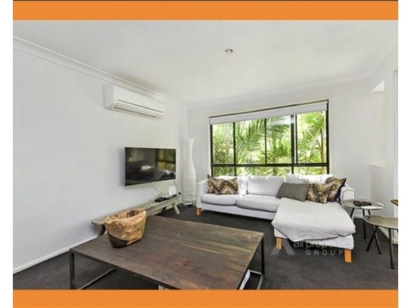 6  Lupus Street, Hillcrest QLD 4118