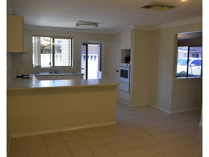 2/67 Mallard Way, Cannington WA 6107