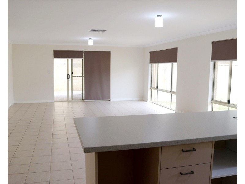 22 Cawana Parkway, Lakelands WA 6180