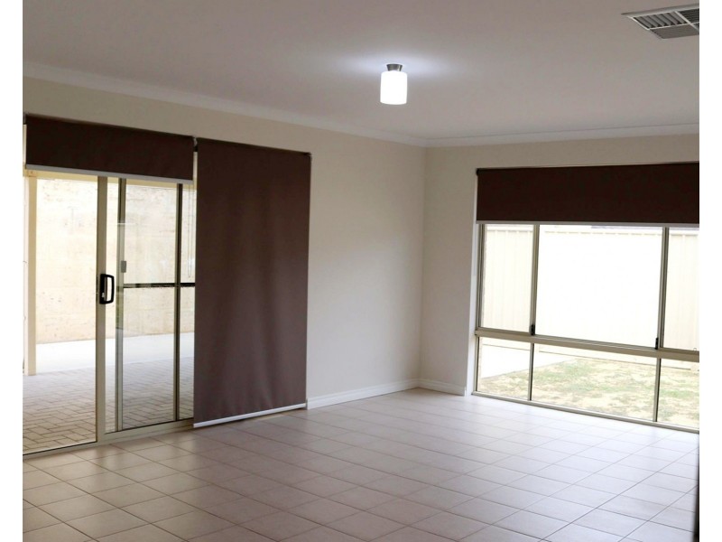 22 Cawana Parkway, Lakelands WA 6180