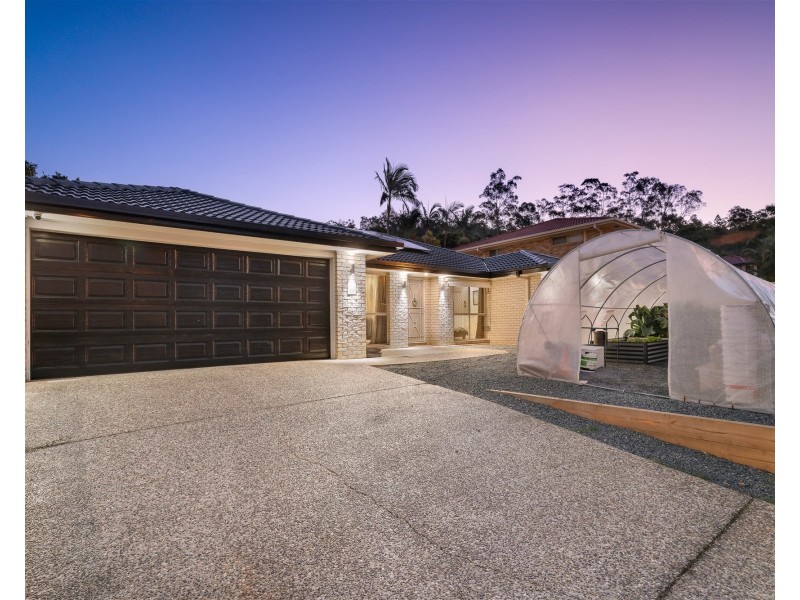 4 Rarotonga Rise, Pacific Pines QLD 4211