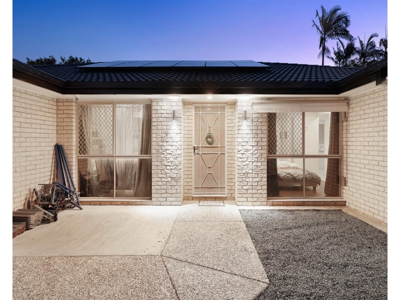 4 Rarotonga Rise, Pacific Pines QLD 4211