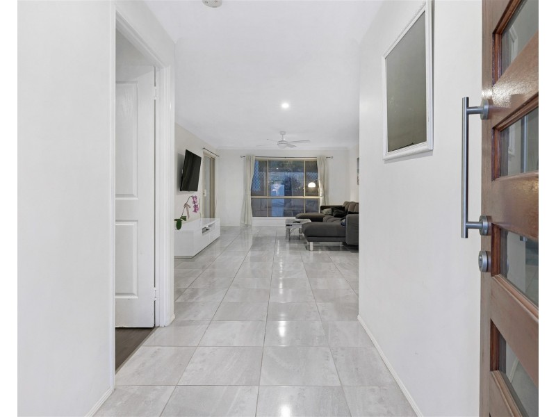 4 Rarotonga Rise, Pacific Pines QLD 4211