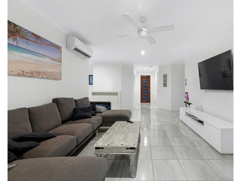 4 Rarotonga Rise, Pacific Pines QLD 4211