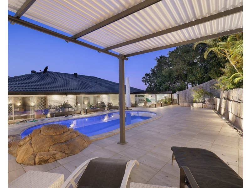 4 Rarotonga Rise, Pacific Pines QLD 4211