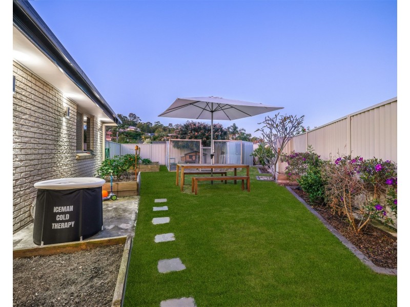 4 Rarotonga Rise, Pacific Pines QLD 4211