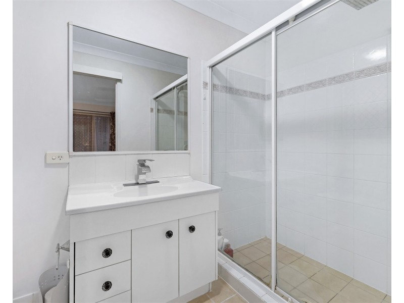 4 Rarotonga Rise, Pacific Pines QLD 4211