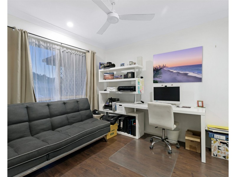 4 Rarotonga Rise, Pacific Pines QLD 4211