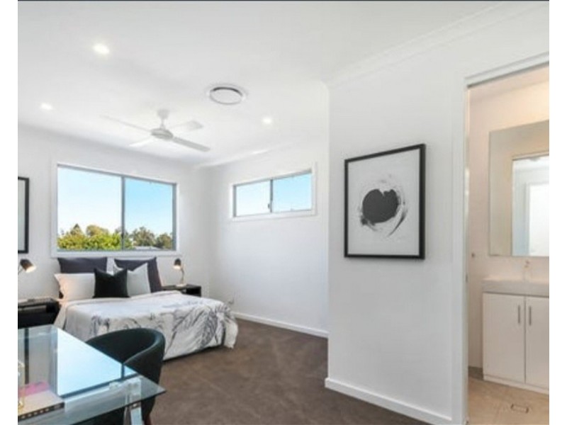 32  King Arthur Terrace, Tennyson QLD 4105