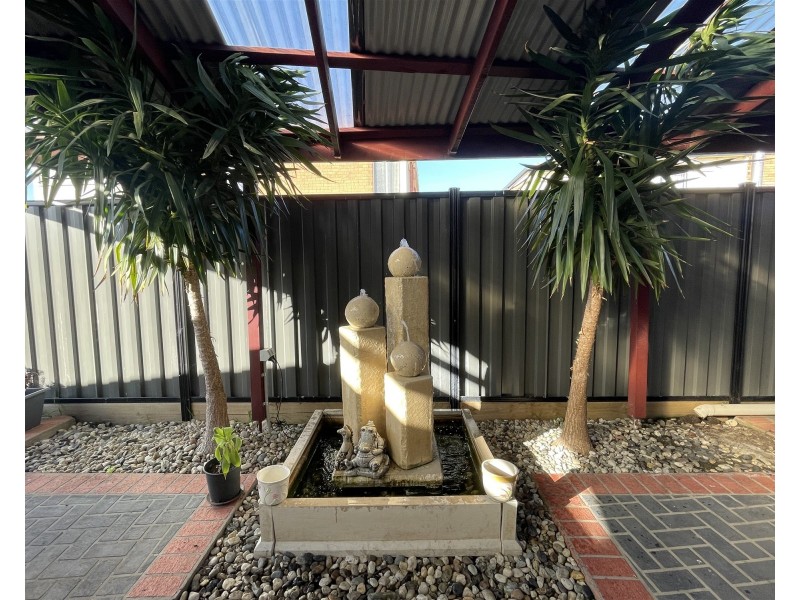 65 Mckenzie cres, Roxburgh Park VIC 3064