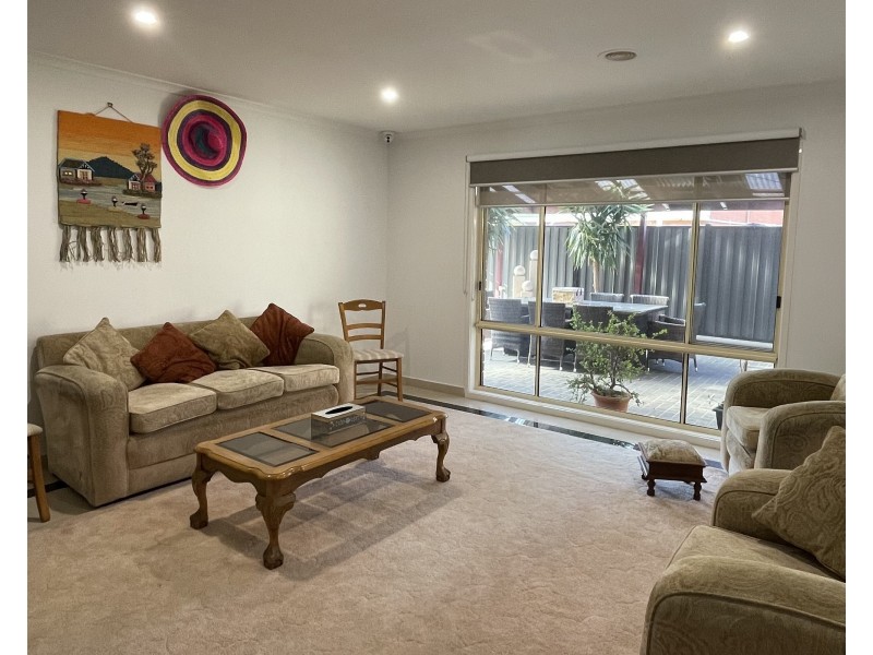 65 Mckenzie cres, Roxburgh Park VIC 3064